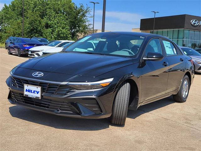 2025 Hyundai Elantra SE photo 2