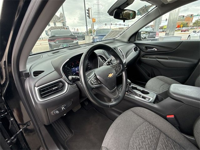 2023 Chevrolet Equinox LT photo 2