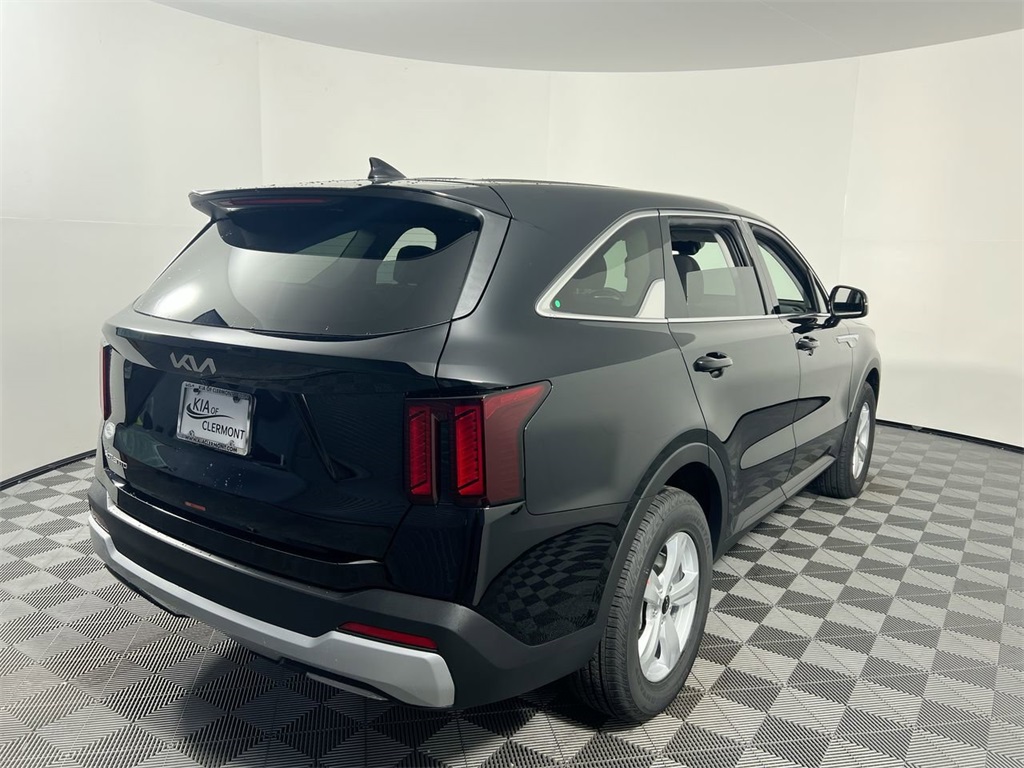 2026 Kia Sorento LX photo 3