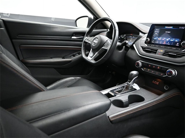 2022 Nissan Altima 2.5 SR photo 17
