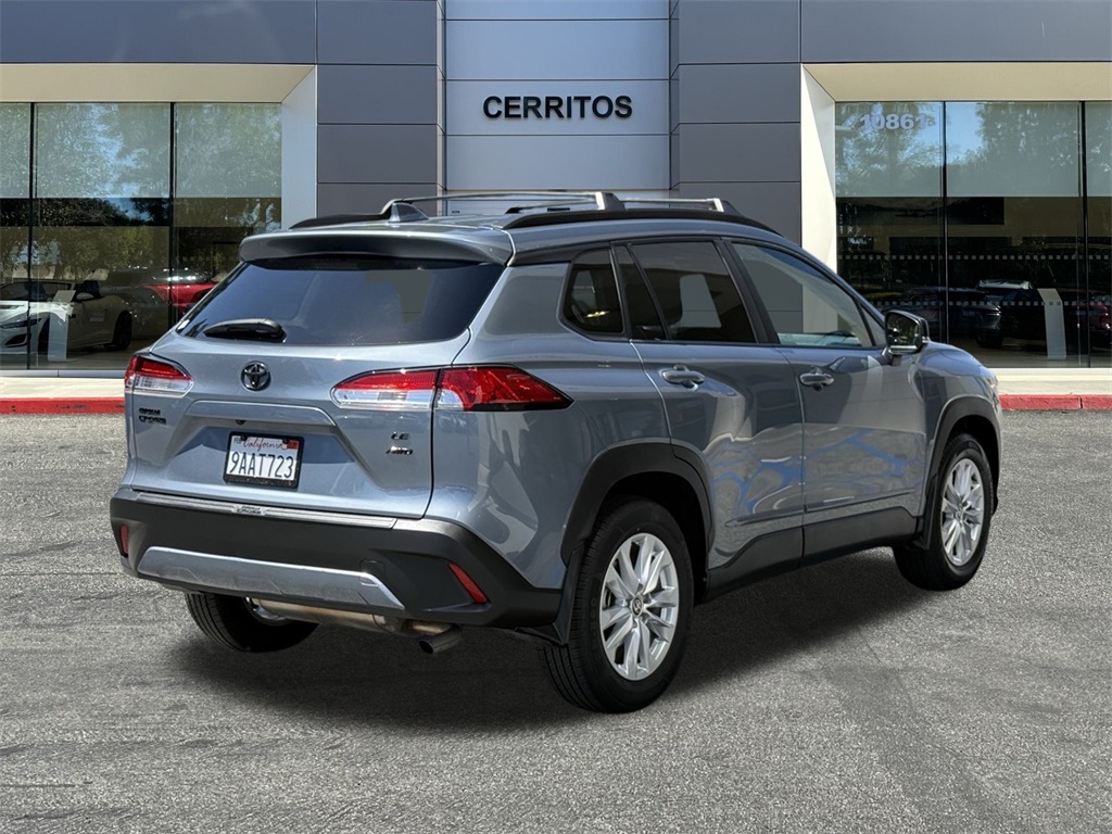 2022 Toyota Corolla Cross LE photo 4