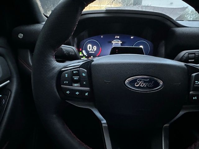 2025 Ford Explorer ST-Line photo 17