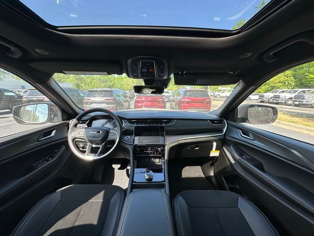 2025 Jeep Grand Cherokee Altitude X photo 3