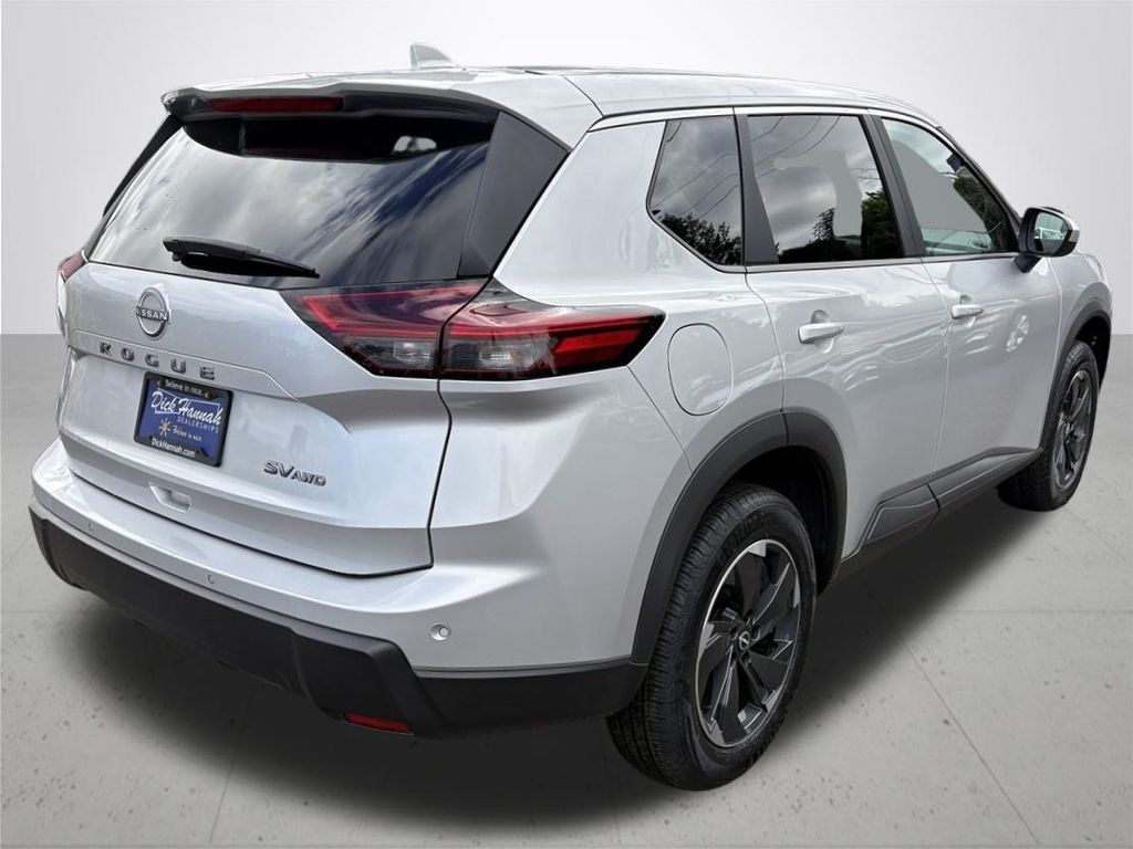 2024 Nissan Rogue SV photo 4