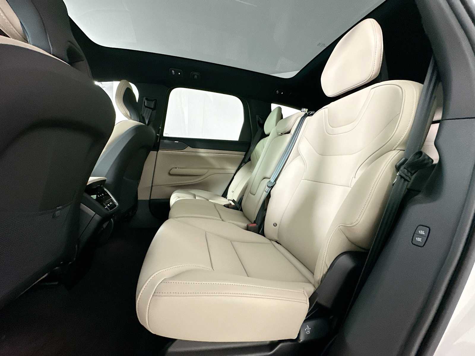 2025 Volvo EX90 Plus photo 19