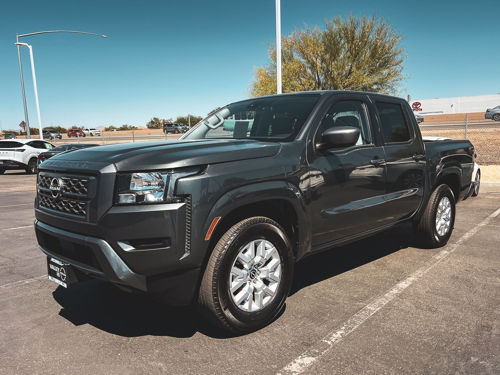 2023 Nissan Frontier SV photo 11