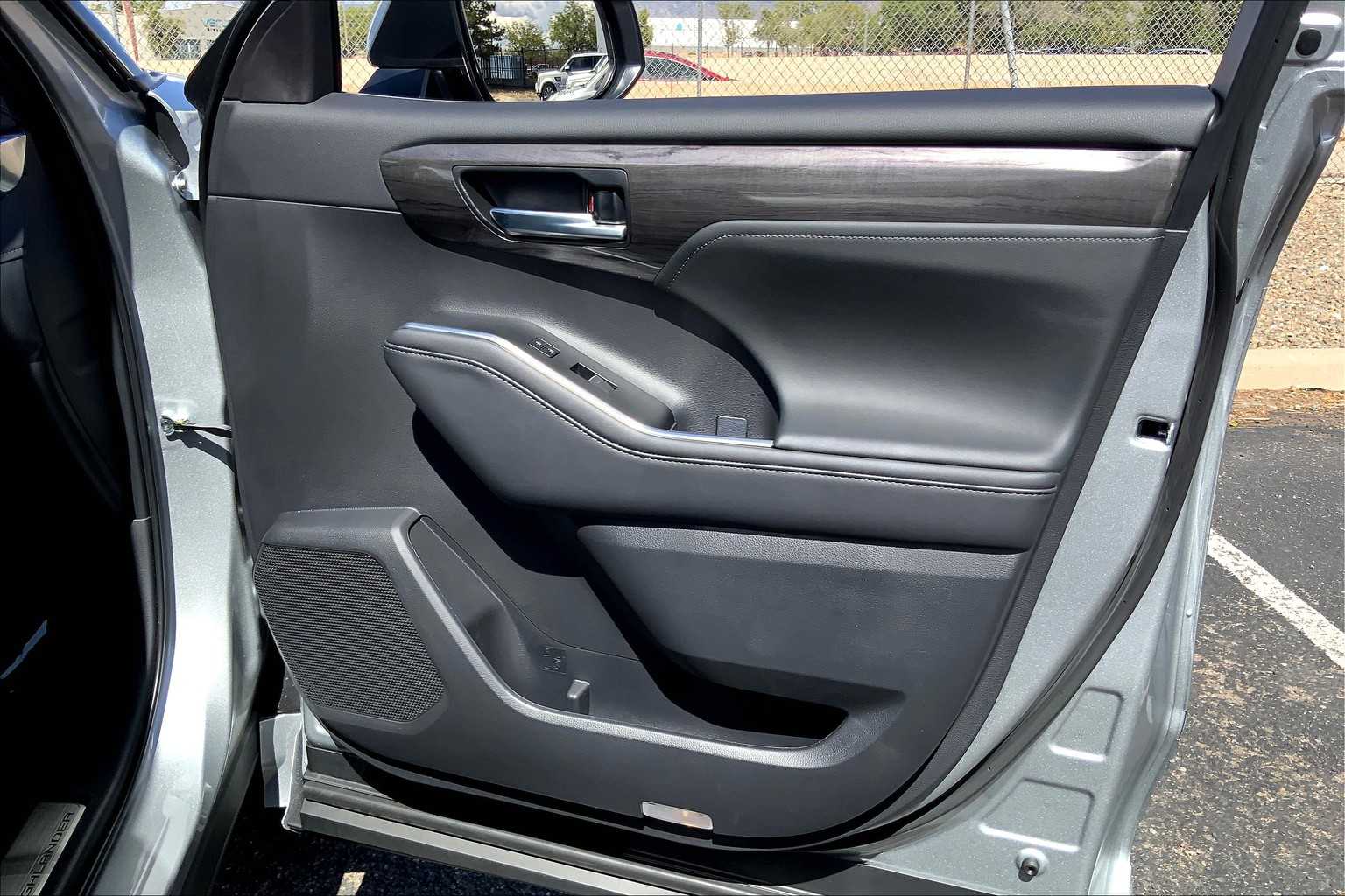 2025 Toyota Highlander Platinum photo 19