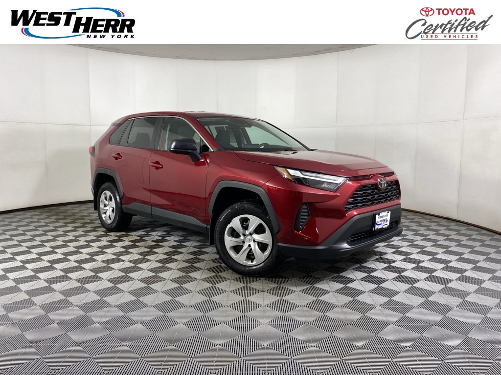 2023 Toyota RAV4 LE's photo
