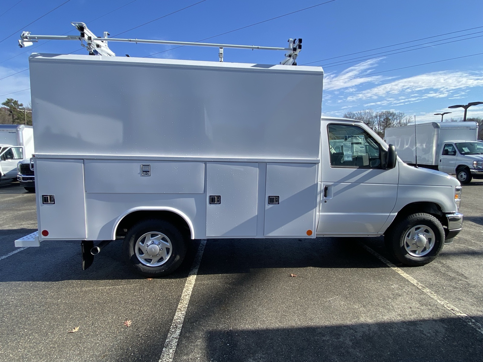 2025 Ford E-350 photo 2