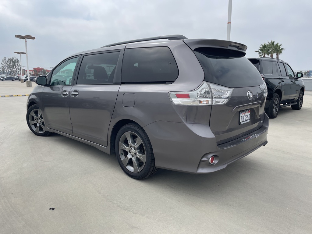 2016 Toyota Sienna L photo 4