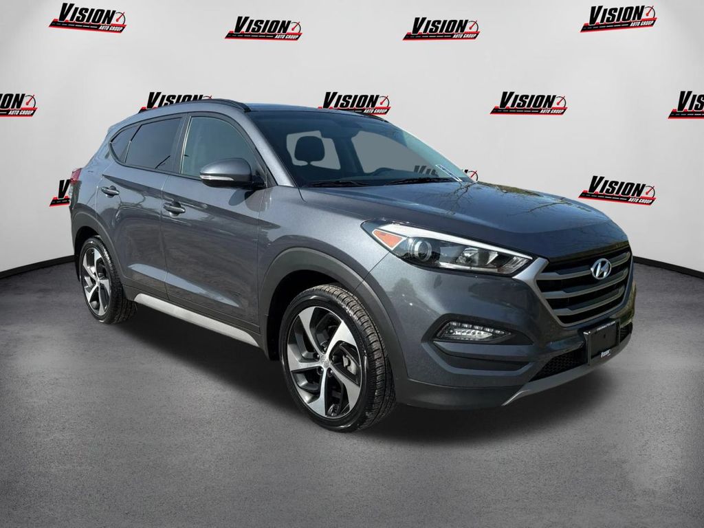 2017 Hyundai Tucson Value photo 3