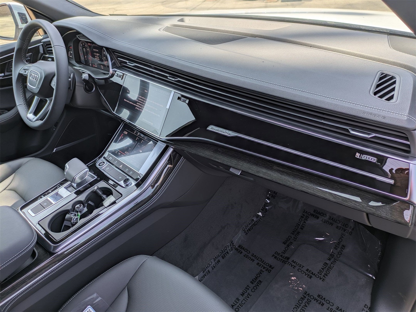 2025 Audi Q8 55 Premium Plus photo 4