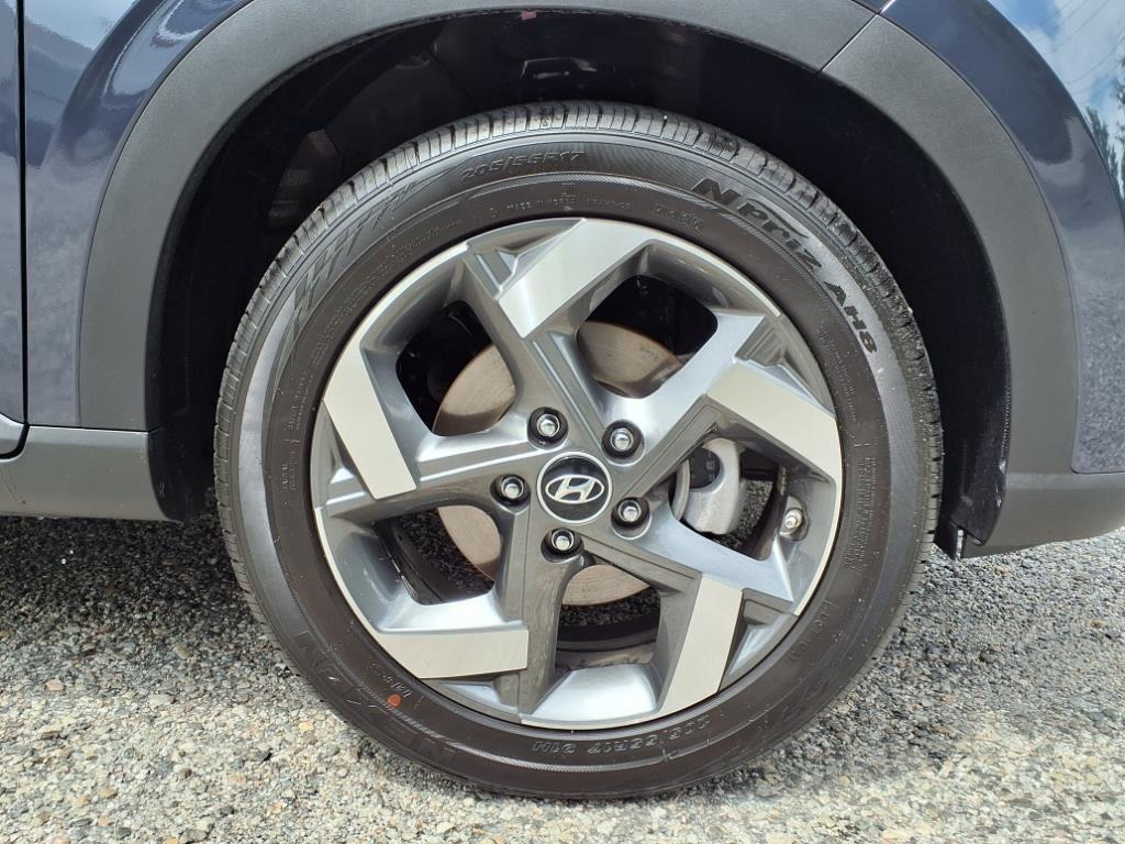 2025 Hyundai Venue Limited photo 2