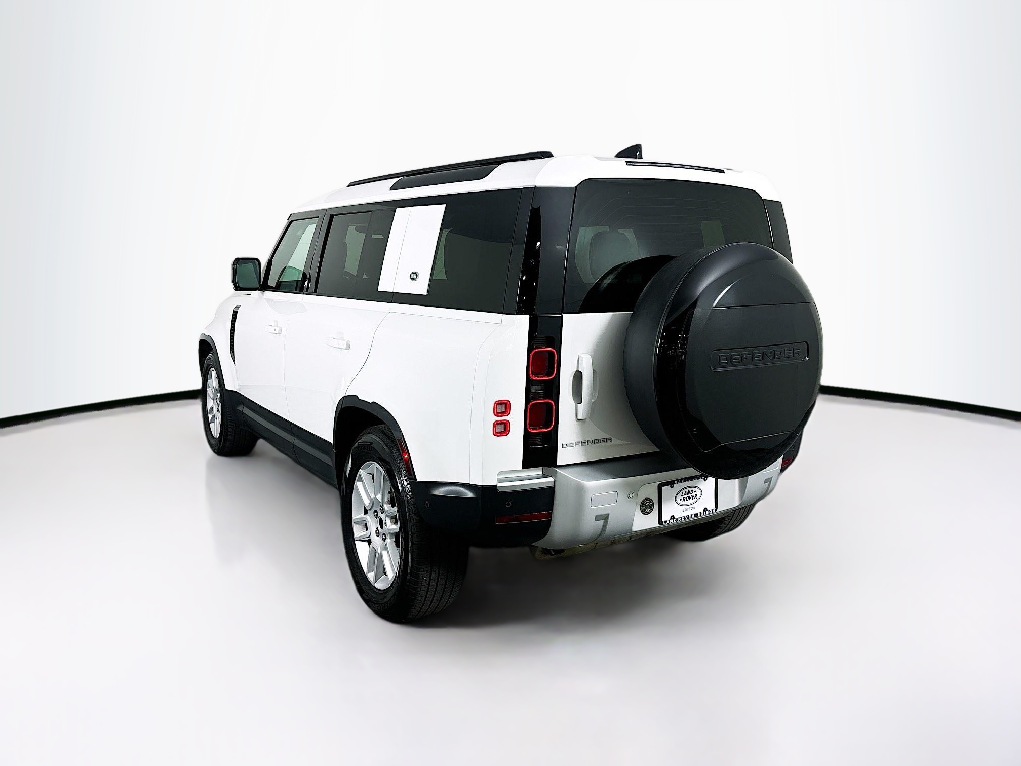 2024 Land Rover Defender 110 S photo 4