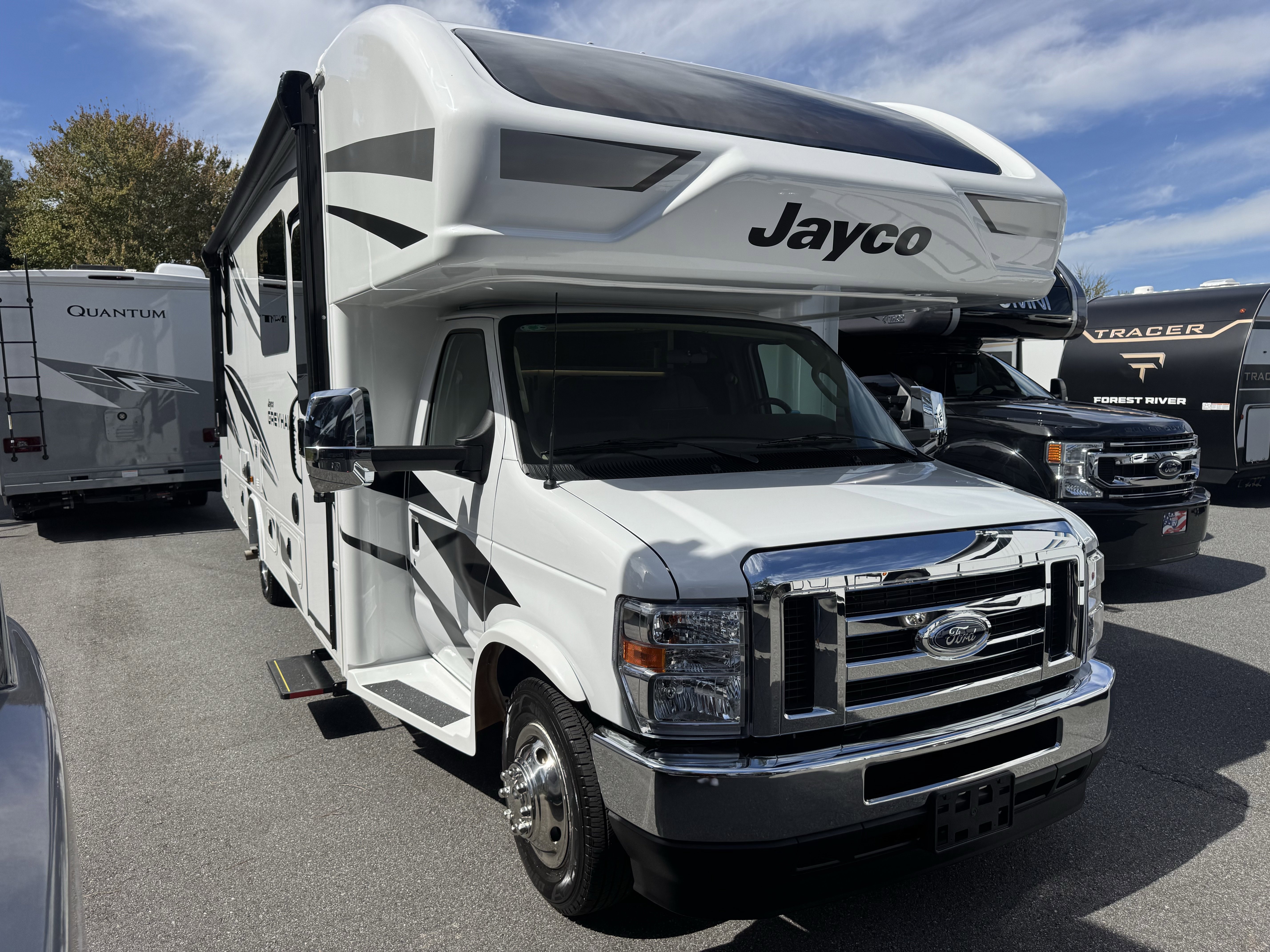 2025 Ford E-Series Cutaway Base's photo