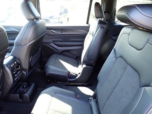 2025 Jeep Grand Cherokee Altitude X photo 12