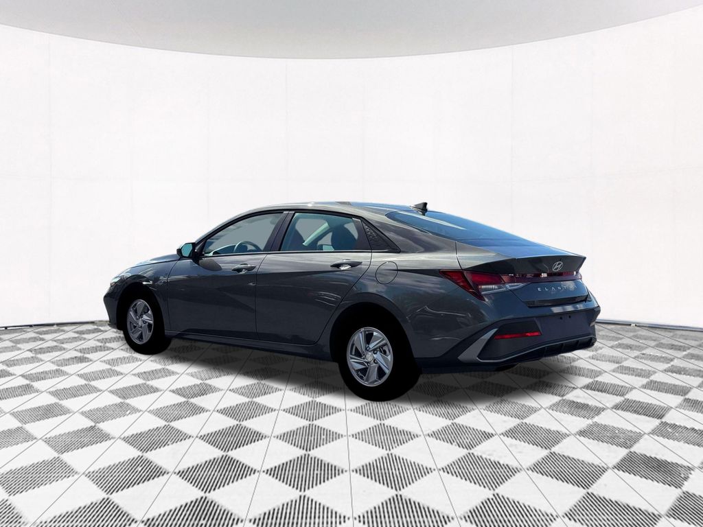 2026 Hyundai Elantra SE photo 4