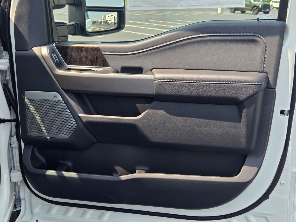 2025 Ford F-350 Lariat photo 4