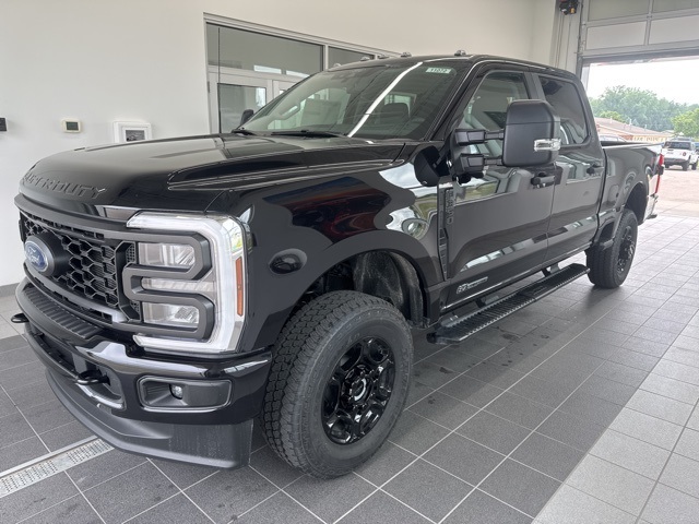2025 Ford F-350 XL photo 4