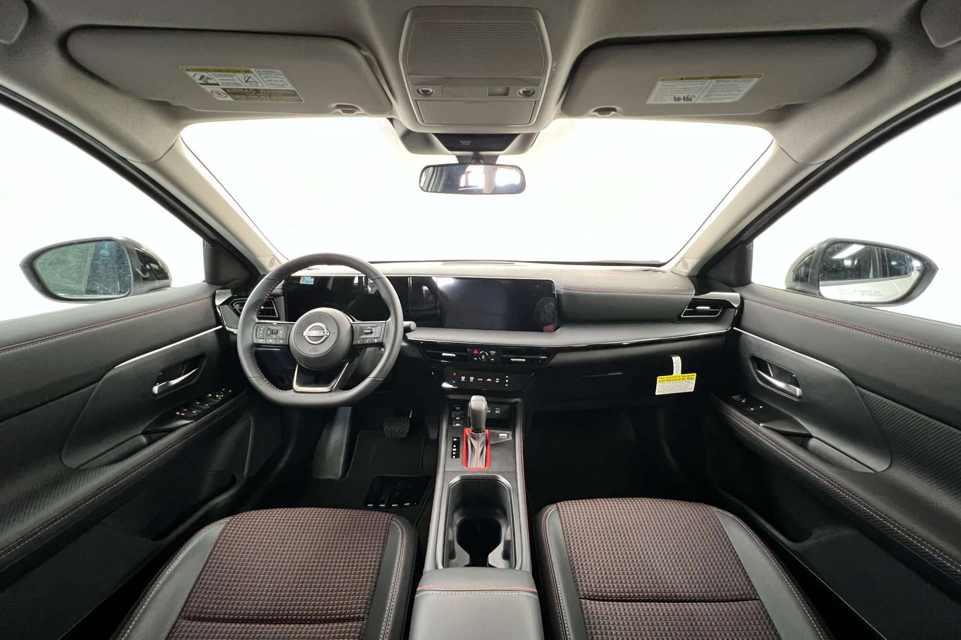2025 Nissan Kicks SR photo 6