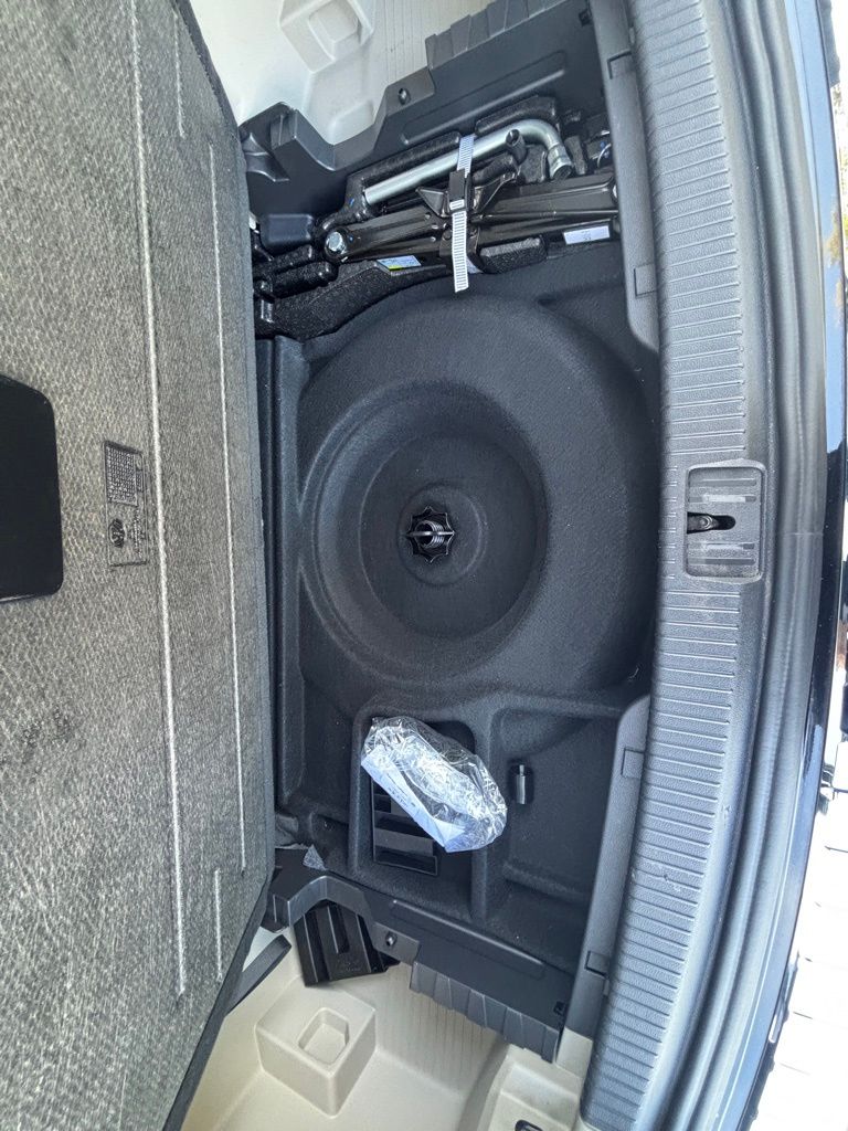 2024 Volkswagen Atlas SE Technology photo 23