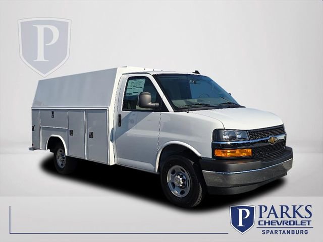 2025 Chevrolet Express Cutaway Base's photo