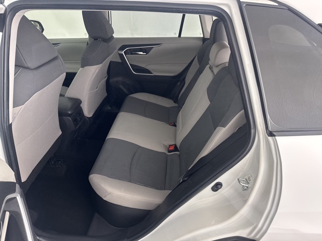 2022 Toyota RAV4 Hybrid XLE photo 9