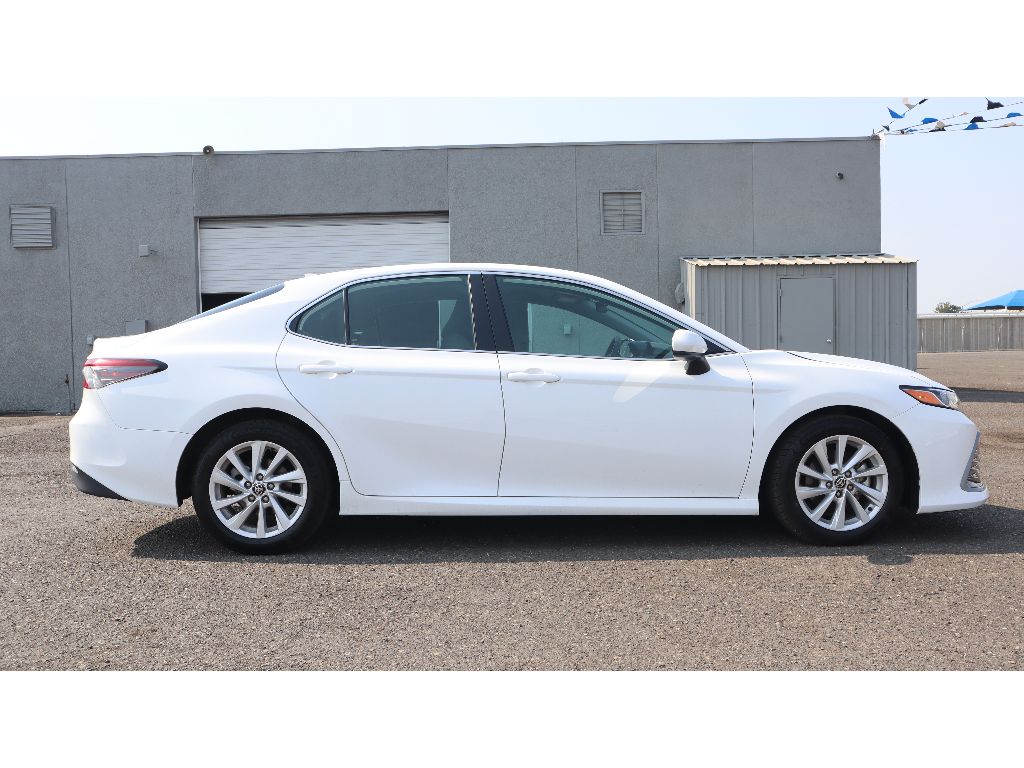 2024 Toyota Camry LE photo 4