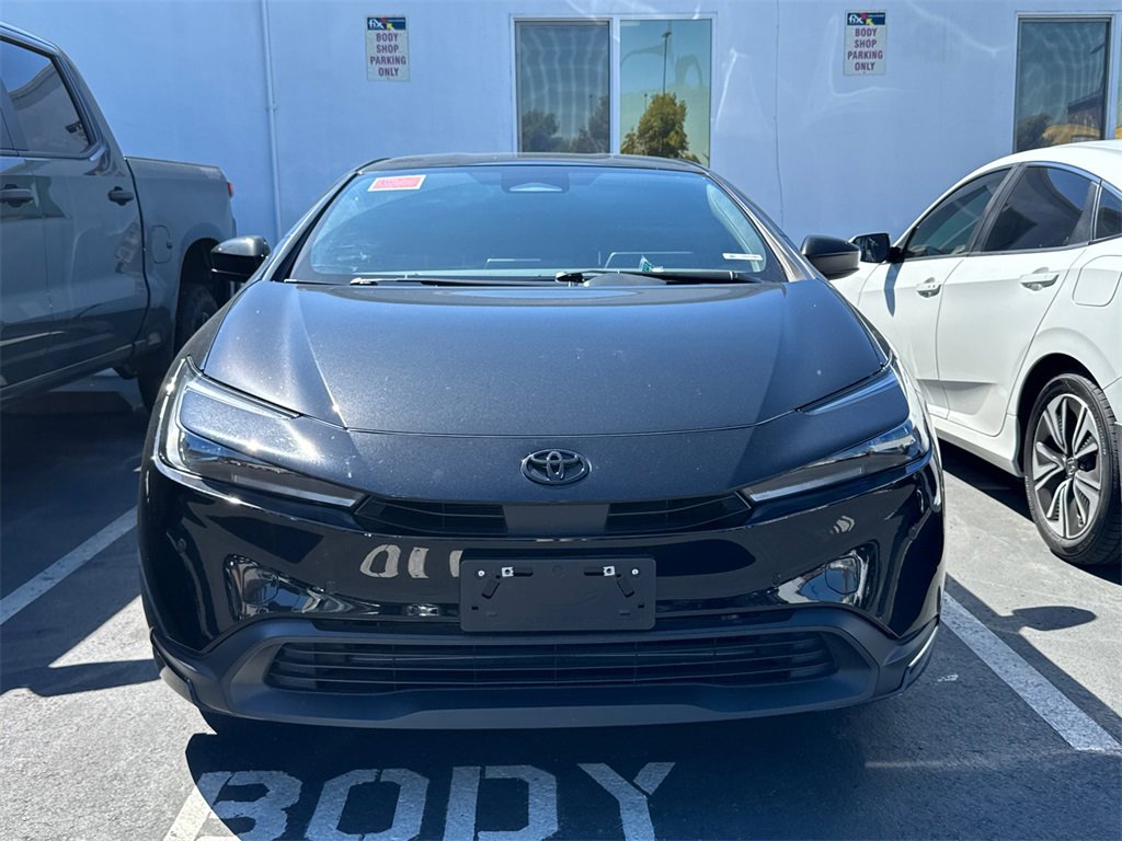 2023 Toyota Prius LE photo 2