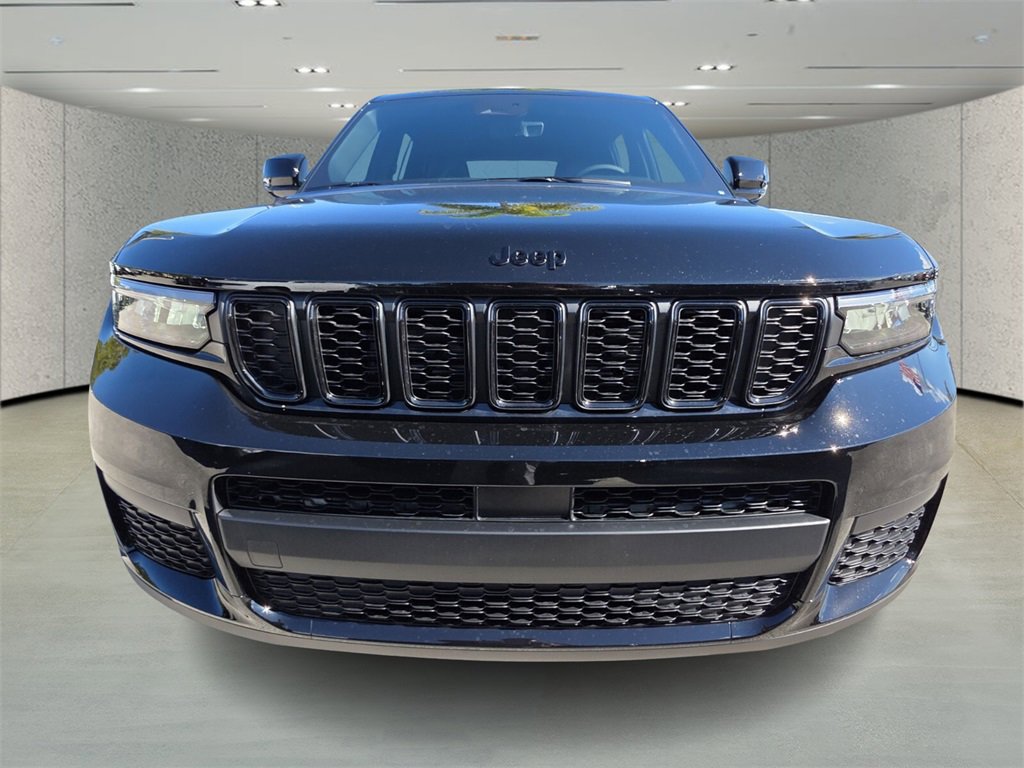 2025 Jeep Grand Cherokee Altitude photo 2