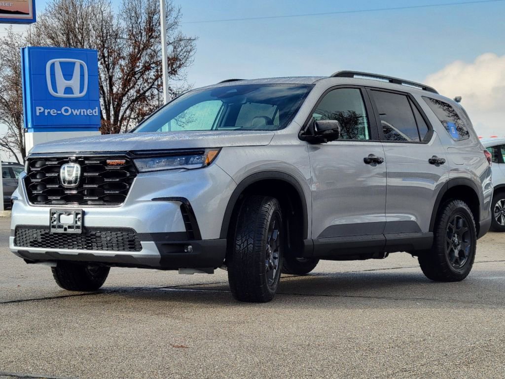 2025 Honda Pilot TrailSport photo 2