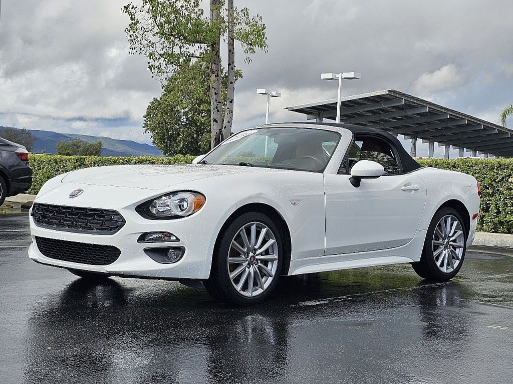 2017 Fiat 124 Spider Lusso photo 4