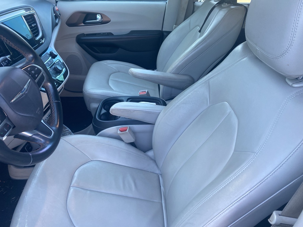 2017 Chrysler Pacifica Touring L photo 8