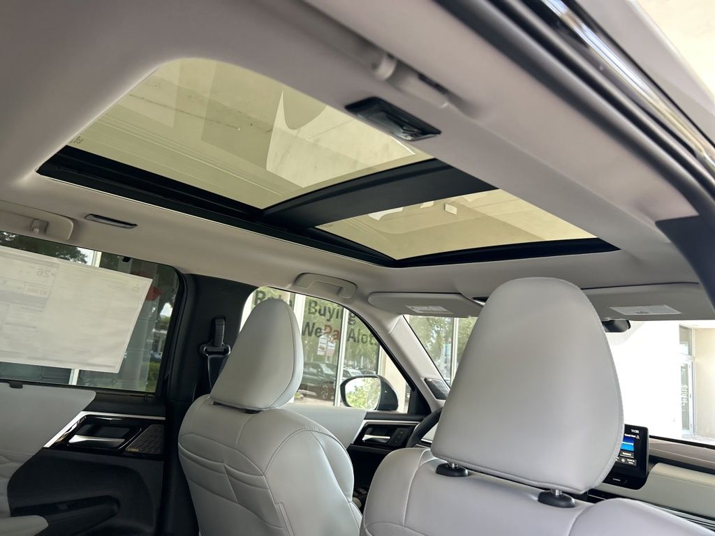 2025 Mitsubishi Outlander Black Edition photo 29