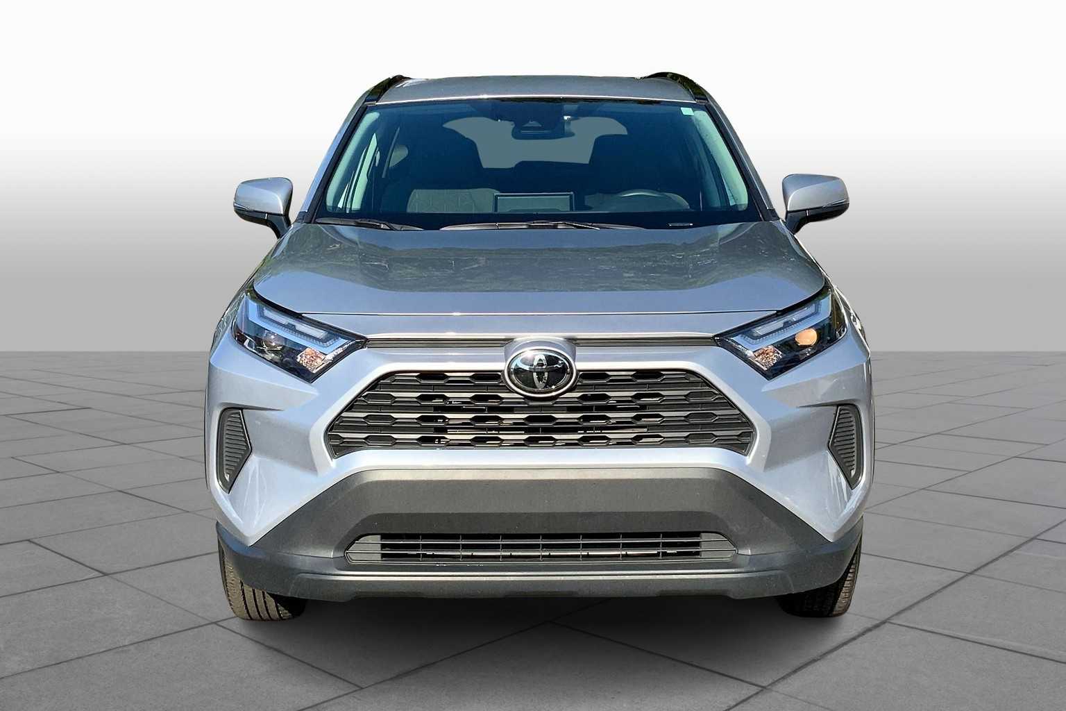 2024 Toyota RAV4 XLE photo 3