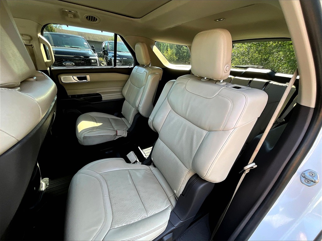 2020 Ford Explorer Platinum photo 15