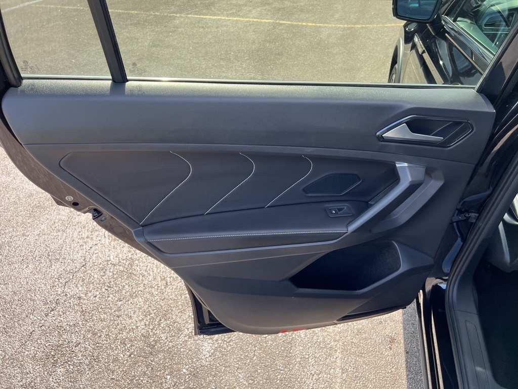 2022 Volkswagen Tiguan SEL Premium R-Line photo 19