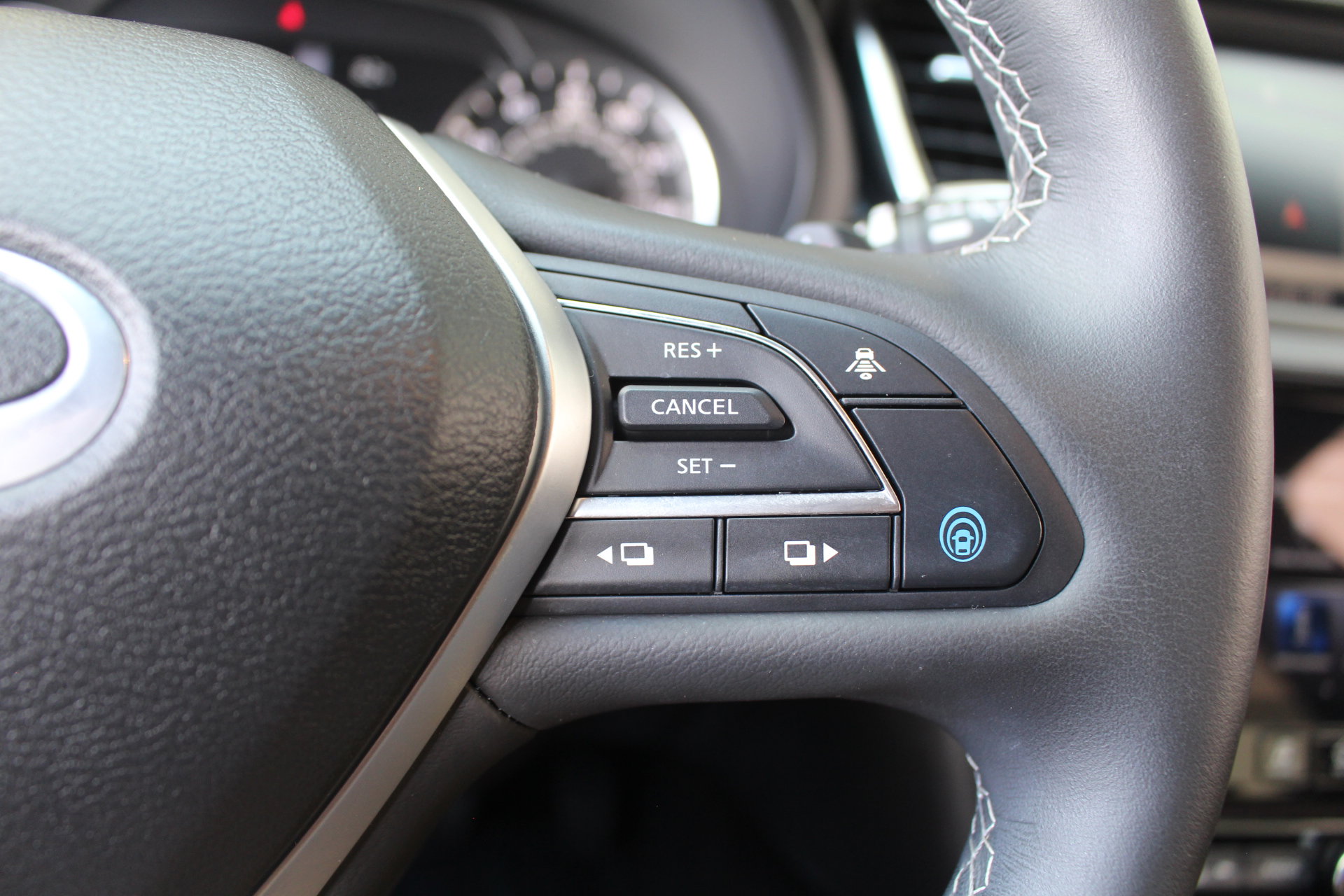 2022 Infiniti QX55 Essential photo 22