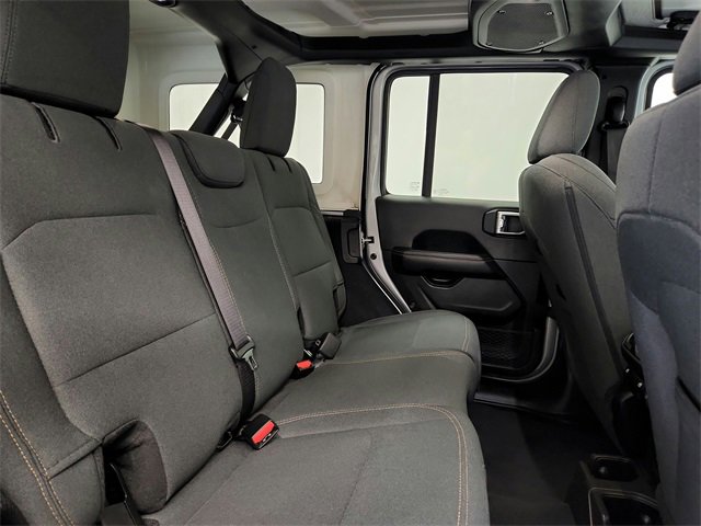2024 Jeep Wrangler Sahara photo 30