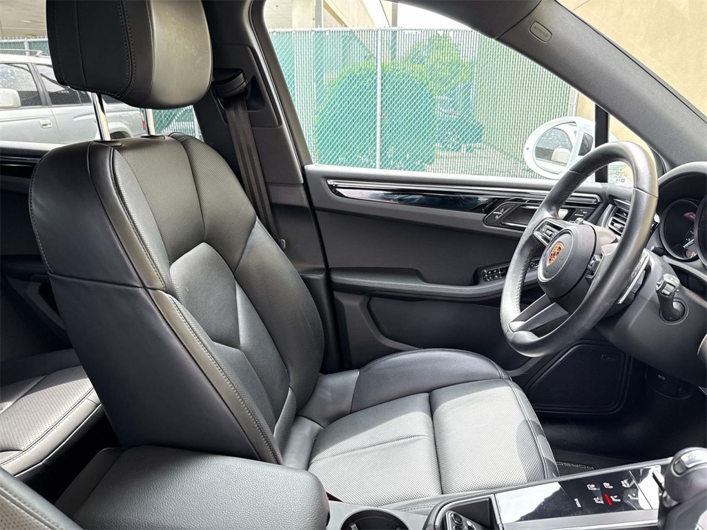 2024 Porsche Macan T photo 15