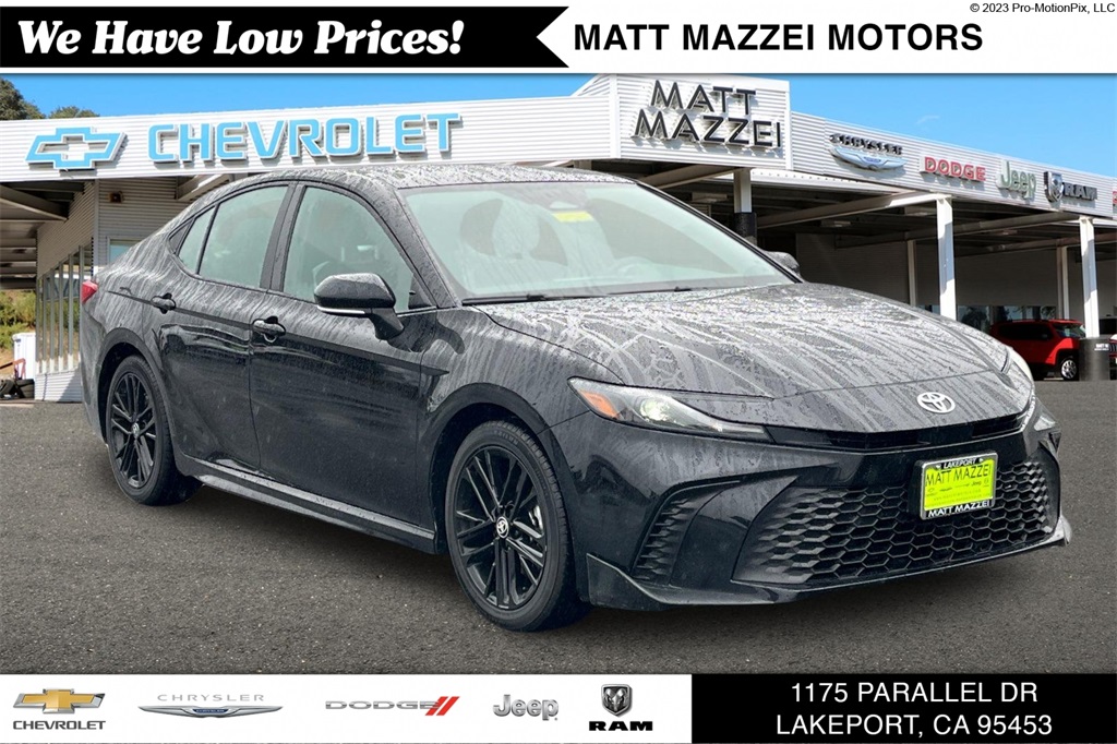 2025 Toyota Camry SE's photo