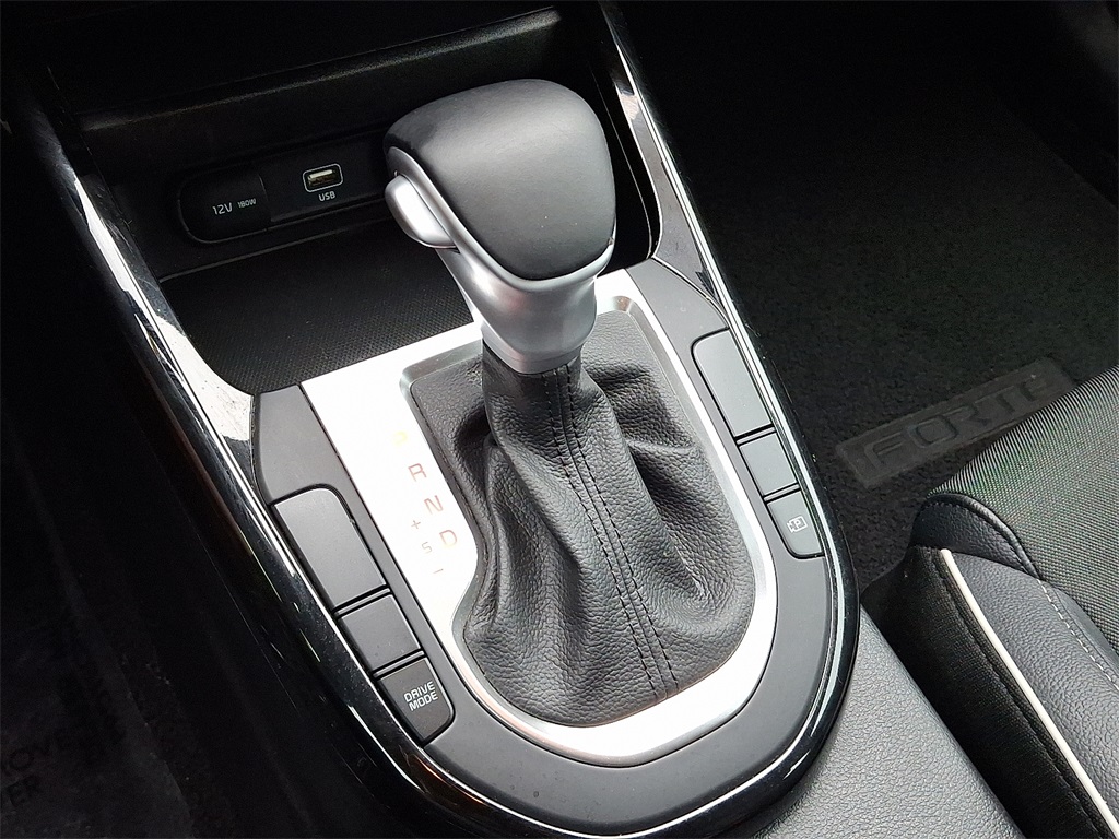 2022 Kia Forte GT-Line photo 14