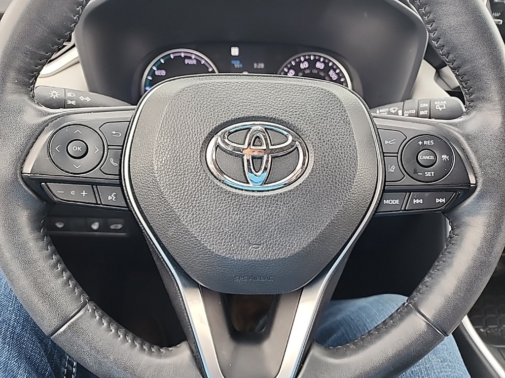 2022 Toyota RAV4 Hybrid XLE photo 16