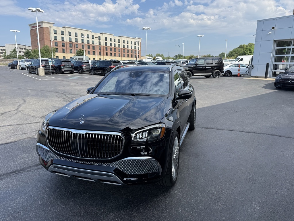 2023 Mercedes Benz GLS Maybach 600 4MATIC photo 2