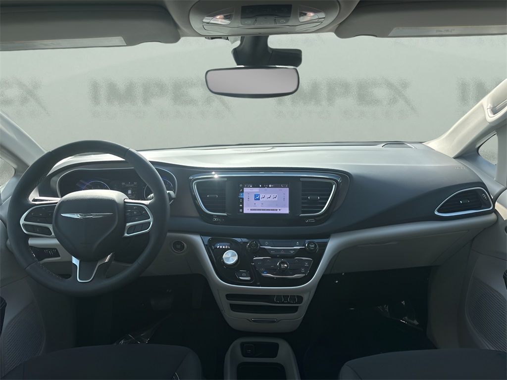 2023 Chrysler Voyager LX photo 12