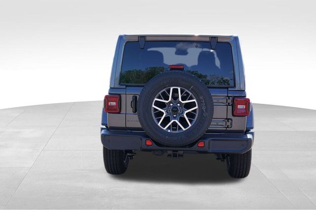 2025 Jeep Wrangler Sahara photo 4