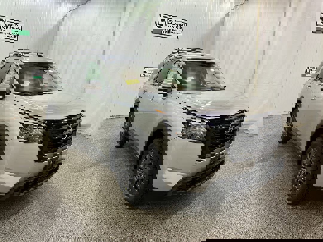 2025 Nissan Pathfinder SV's photo