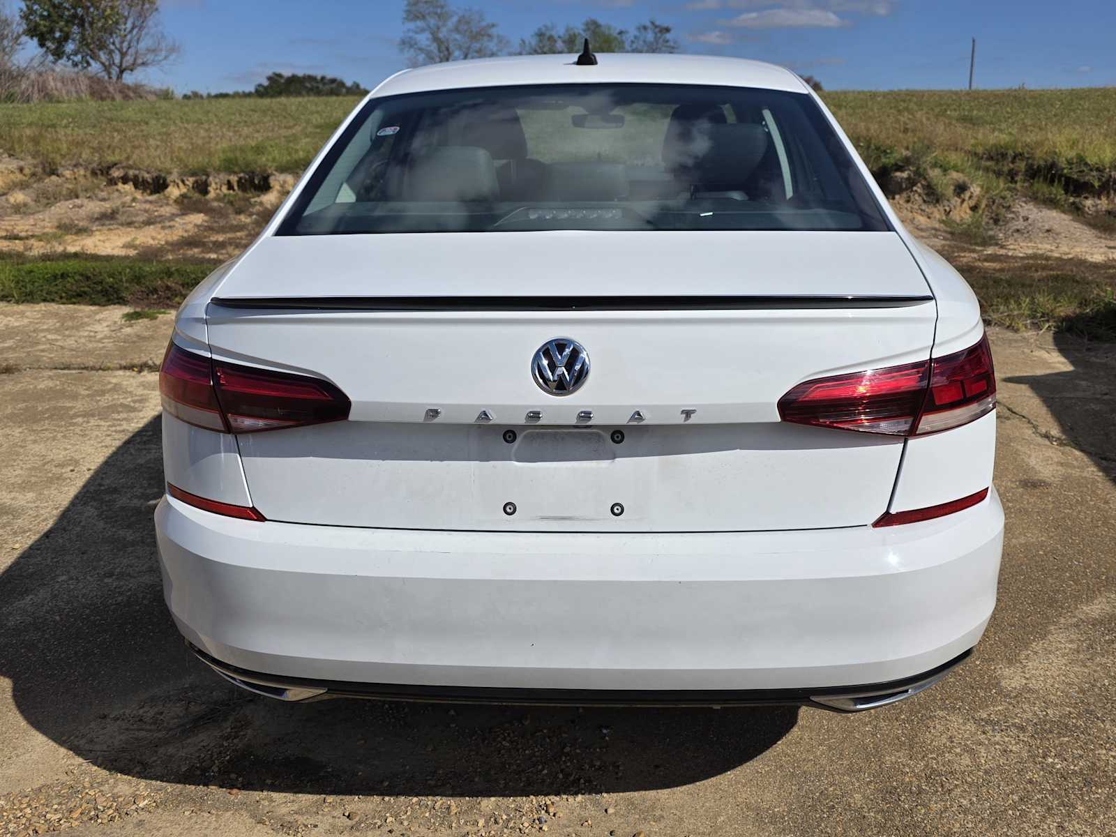 2020 Volkswagen Passat 2.0T R-Line photo 3