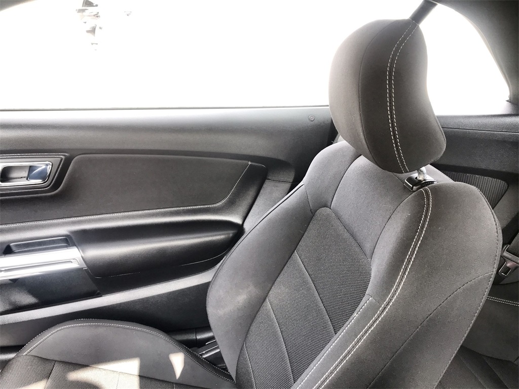 2015 Ford Mustang V6 Convertible photo 21