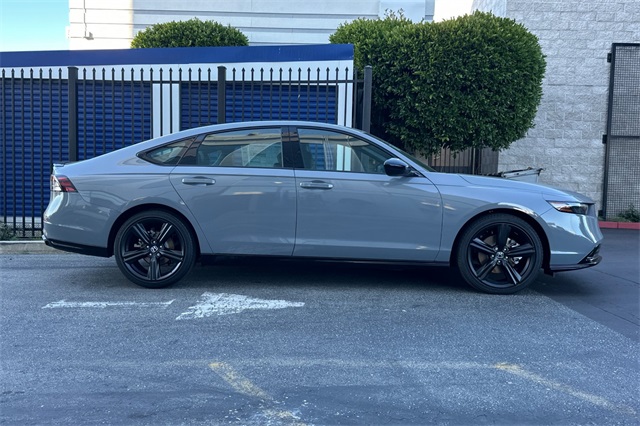 2025 Honda Accord Hybrid Sport-L photo 4